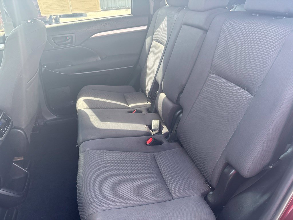 Used 2019 Toyota Highlander LE AWD/4WD image 40