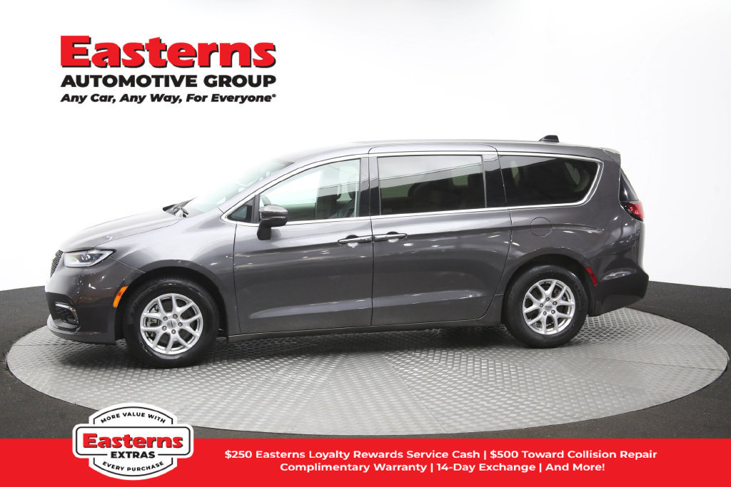 Used 2023 Chrysler Pacifica Touring-L FWD image 61