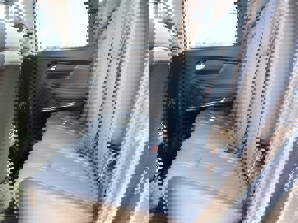 Used 2023 Hyundai Santa Fe SEL w/ Premium Package image 19