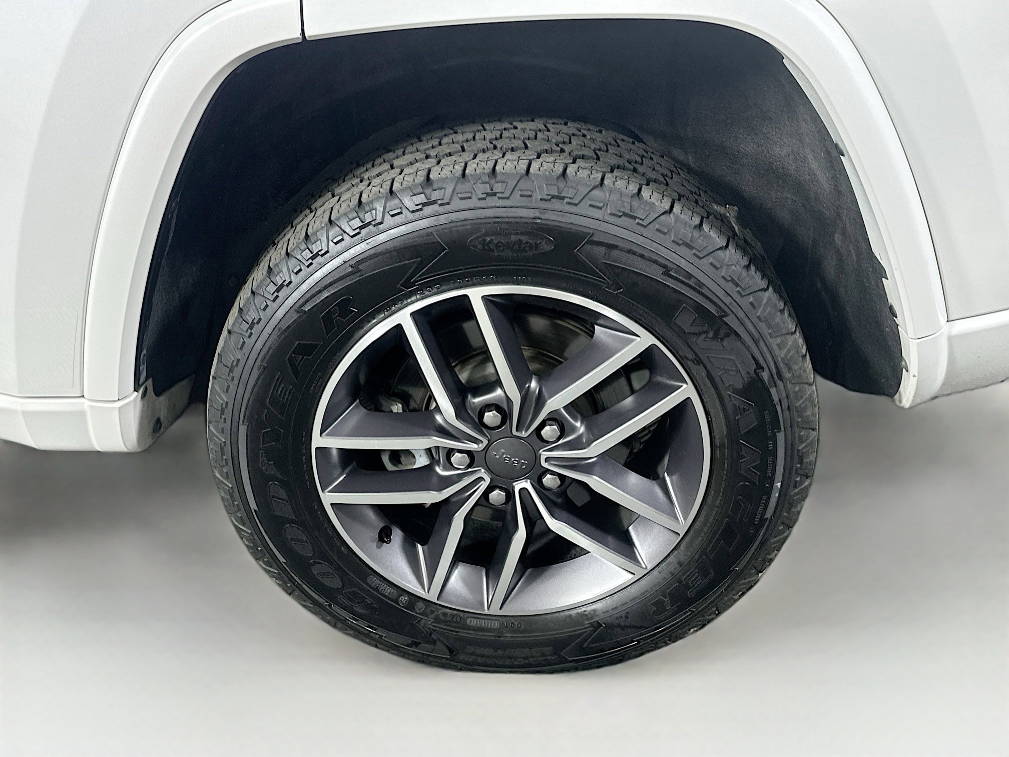 Used 2021 Jeep Grand Cherokee Overland AWD/4WD image 11