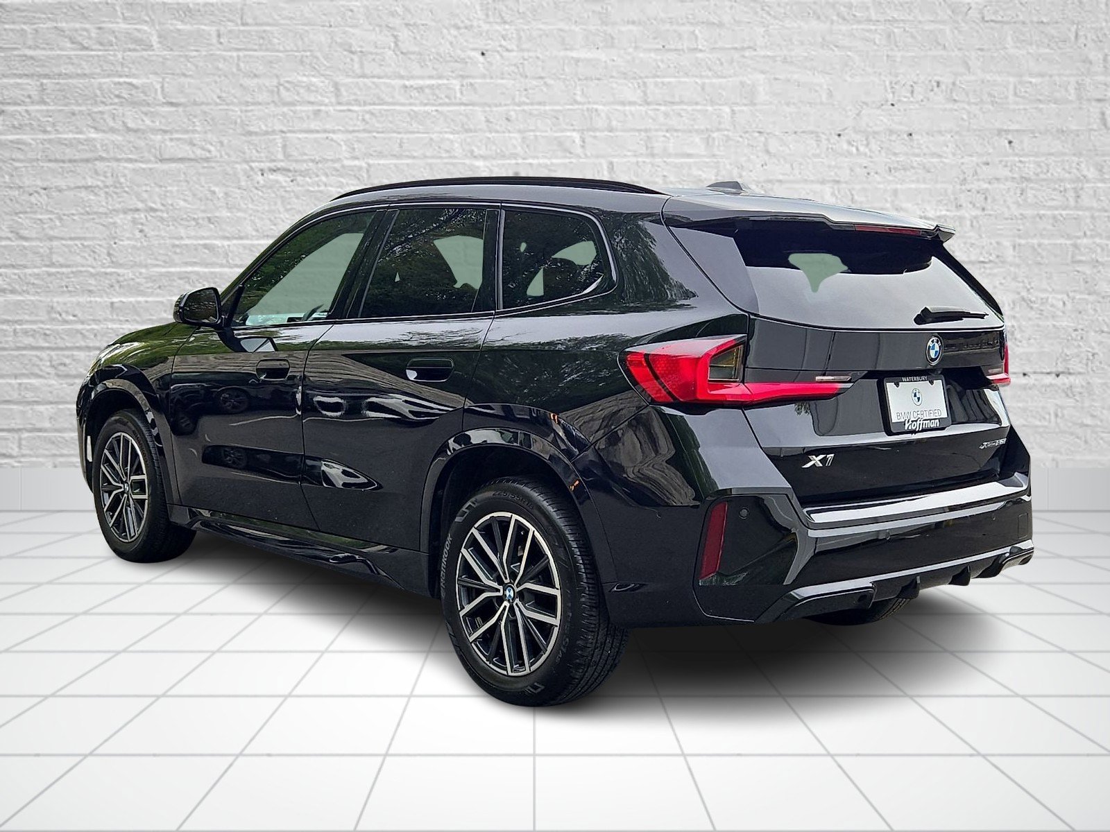 Used 2023 BMW X1 xDrive28i w/ M Sport Package AWD/4WD image 4