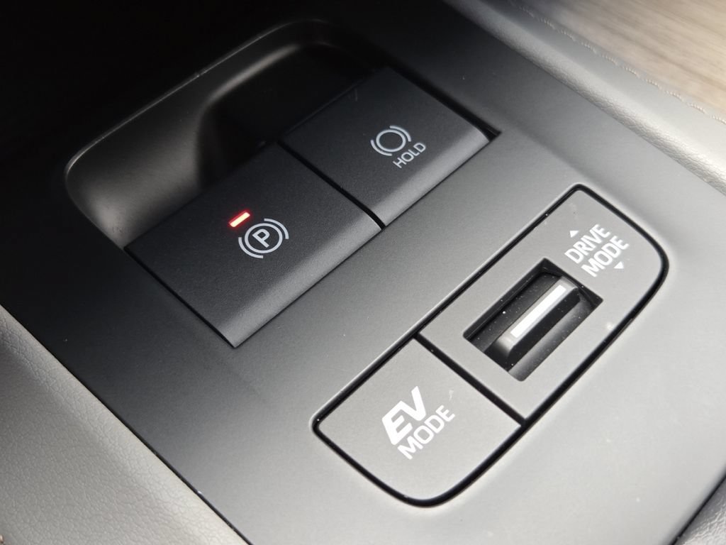 Used 2024 Toyota Venza XLE AWD/4WD image 8