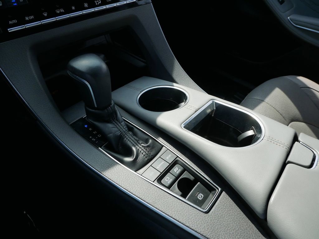 Used 2019 Toyota Avalon Limited w/ All Weather Liner Package FWD image 22