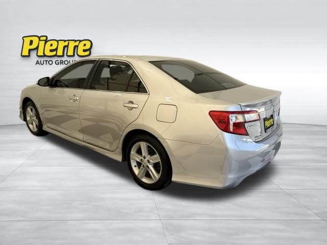 Used 2013 Toyota Camry SE FWD image 2