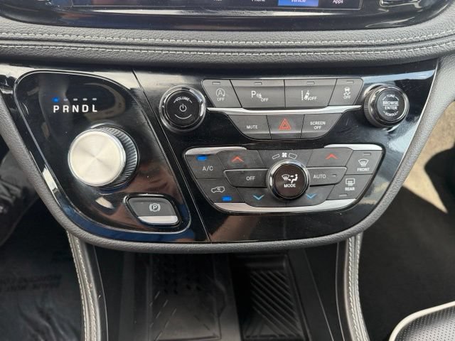 Used 2025 Chrysler Pacifica Limited FWD image 24