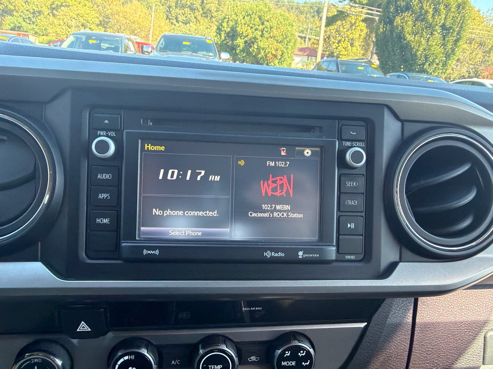 Used 2018 Toyota Tacoma SR5 AWD/4WD image 14