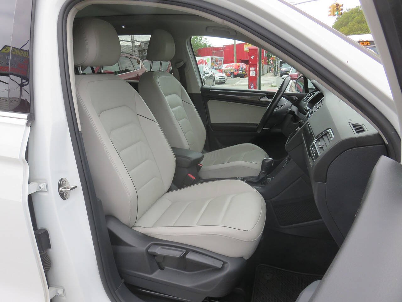 Used 2018 Volkswagen Tiguan SEL Premium AWD/4WD image 11