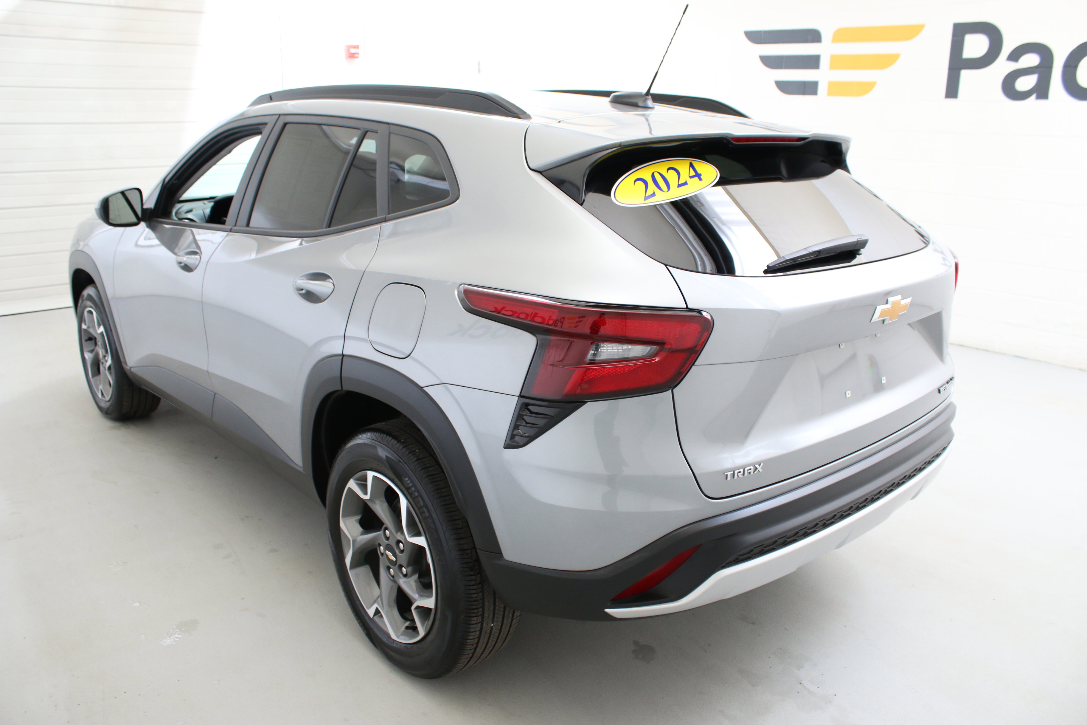 Used 2024 Chevrolet Trax LT w/ Driver Confidence Package image 7