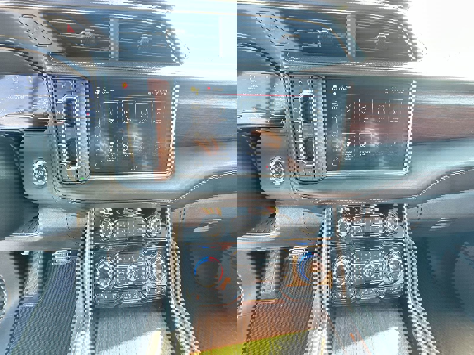 Used 2024 GMC Yukon Denali Ultimate image 13