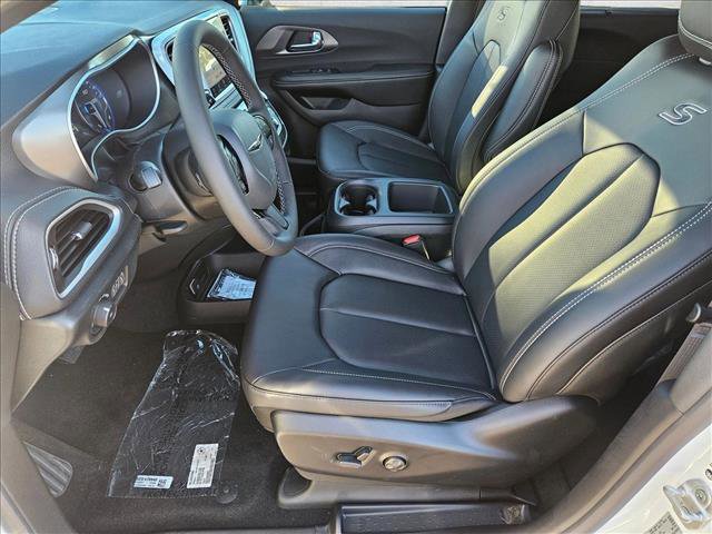 New 2026 Chrysler Pacifica Select image 4