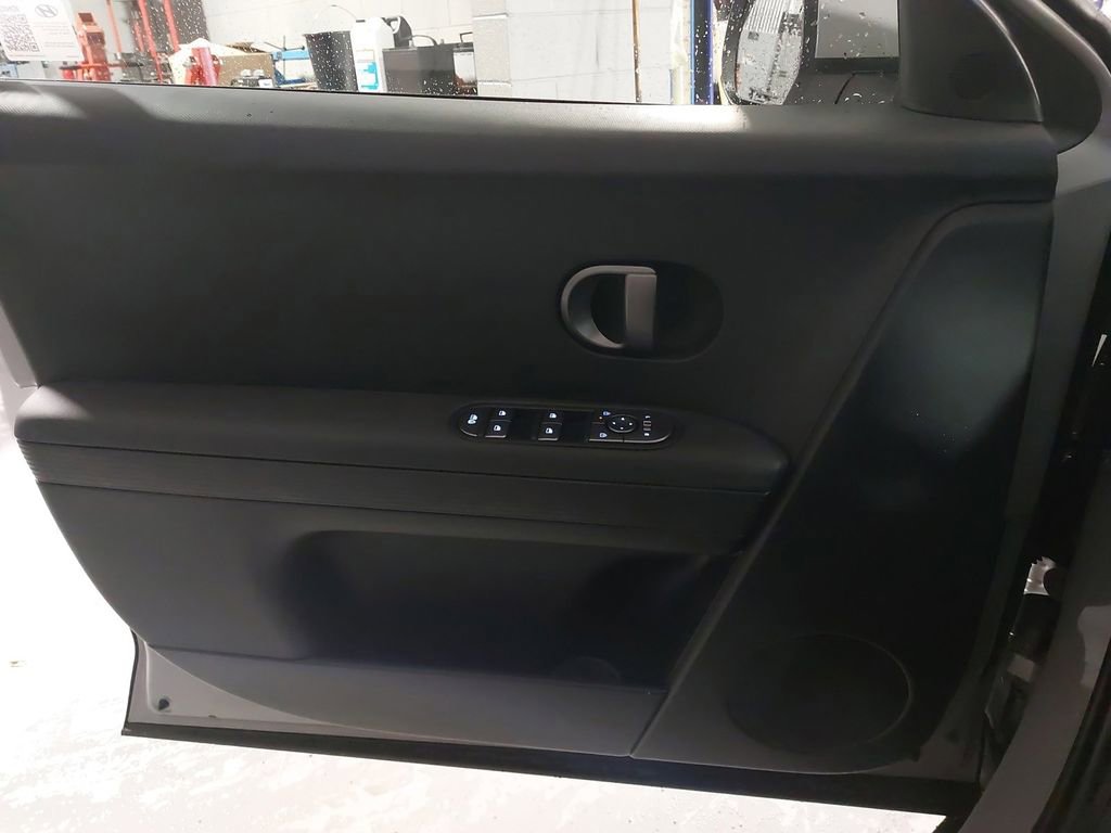 New 2025 Hyundai Ioniq 5 SE AWD/4WD image 27