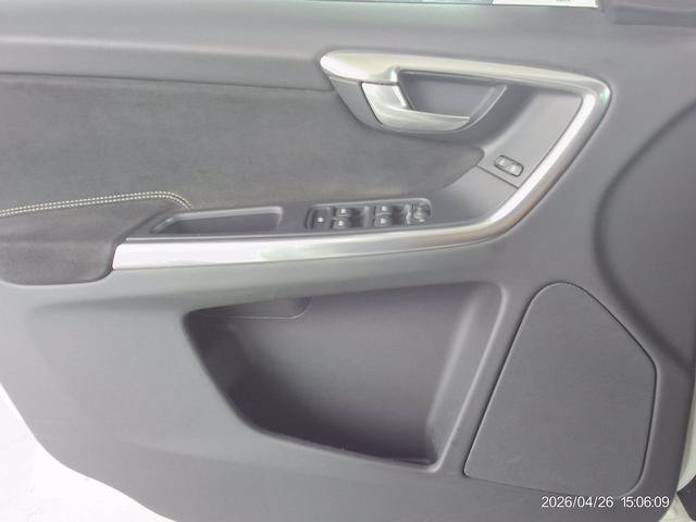 Used 2015 Volvo XC60 T6 R-Design Platinum AWD/4WD image 16
