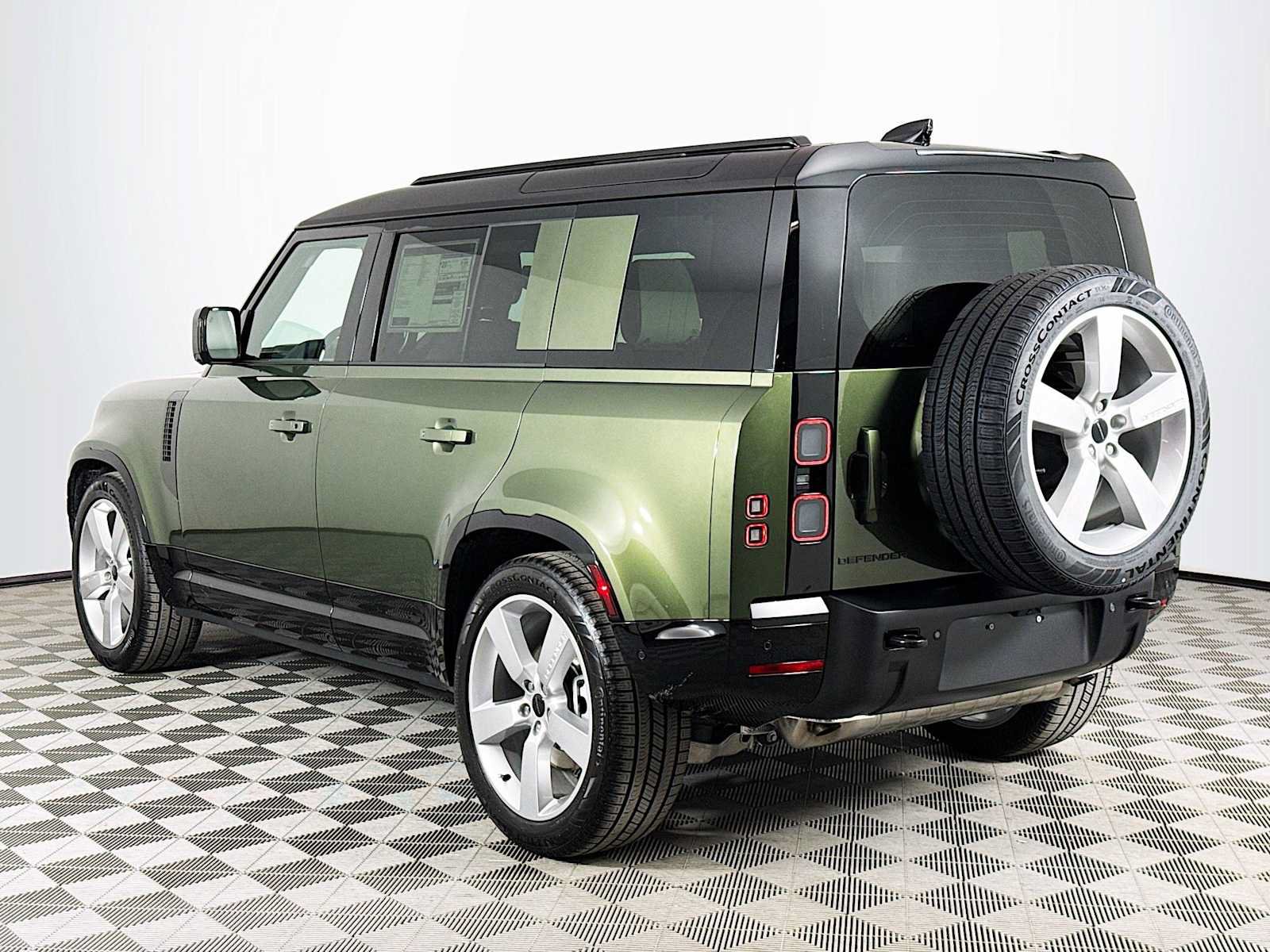New 2026 Land Rover Defender 110 X-Dynamic SE AWD/4WD image 7