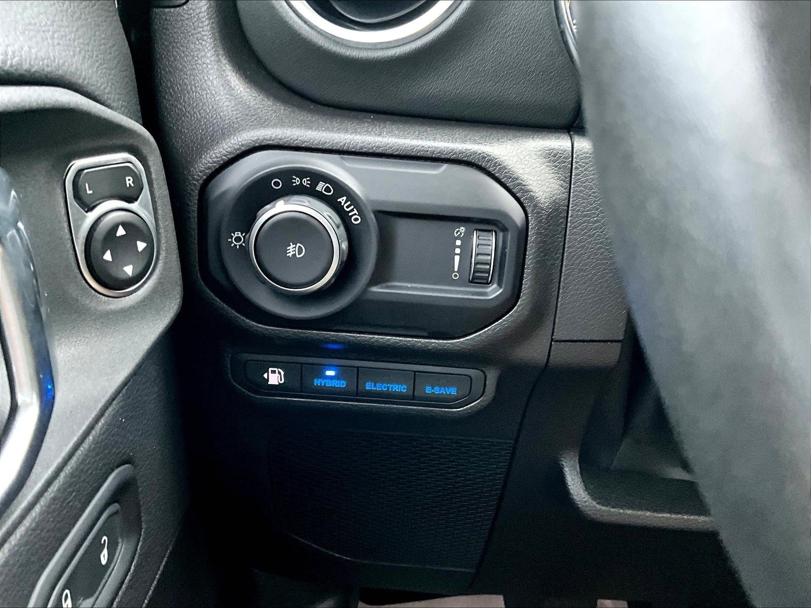 Used 2023 Jeep Wrangler Unlimited Sahara w/ Cold Weather Group AWD/4WD image 36