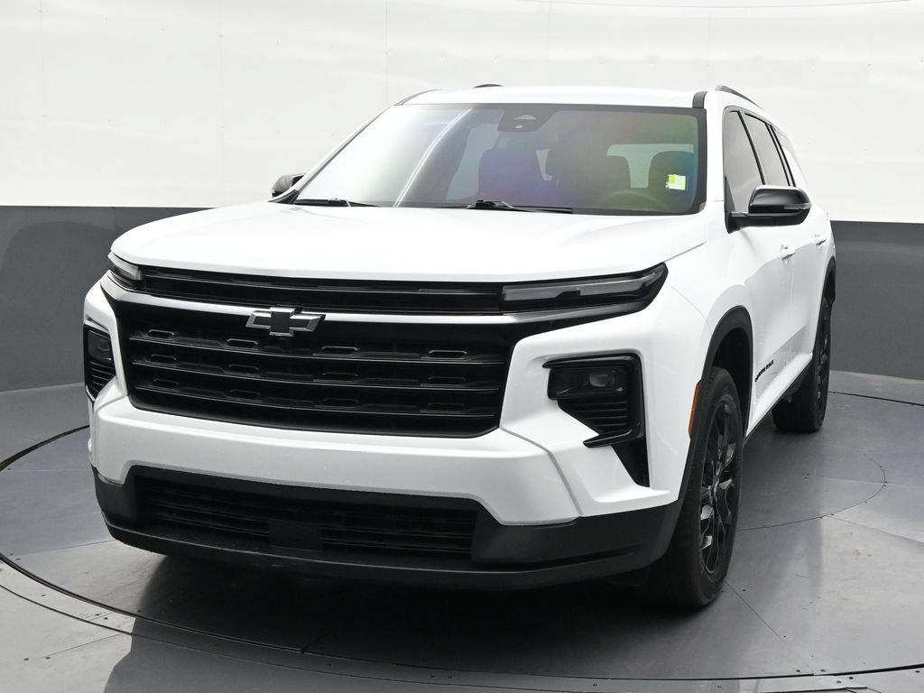 Used 2025 Chevrolet Traverse LT w/ Midnight/Sport Edition FWD image 9