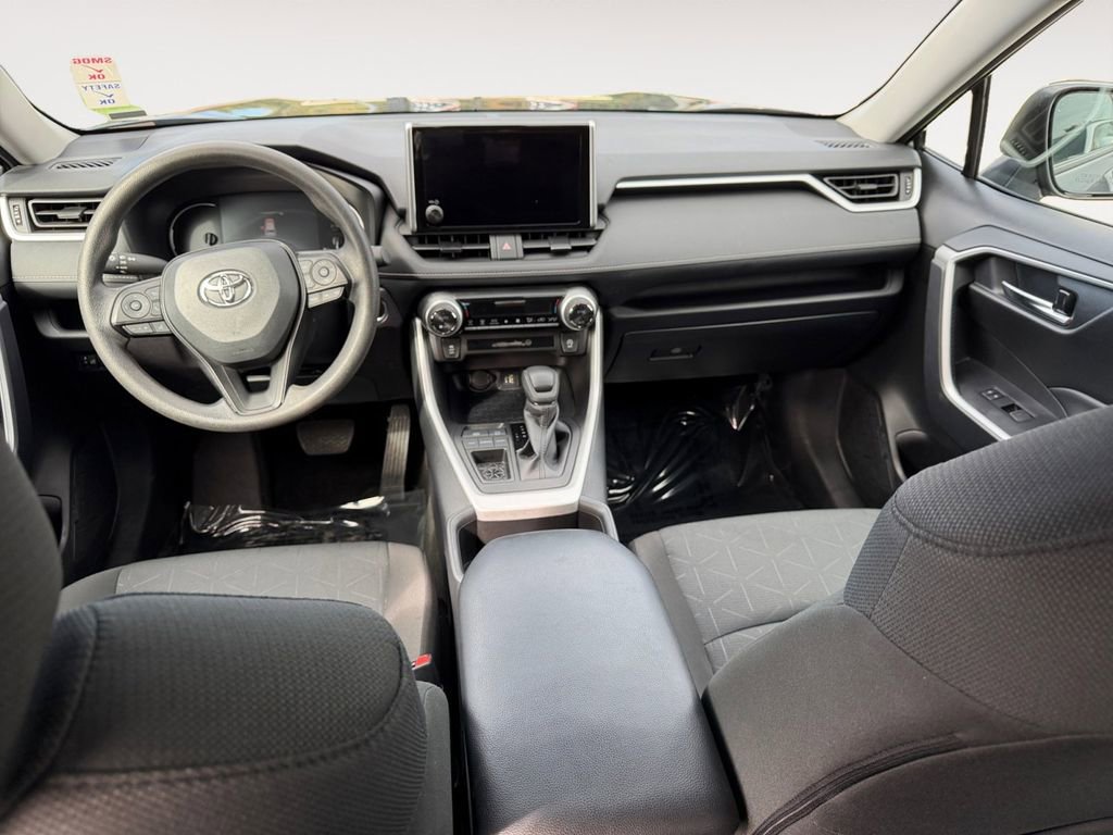 Used 2025 Toyota RAV4 XLE image 30