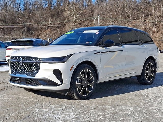 Used 2024 Lincoln Nautilus Reserve image 3