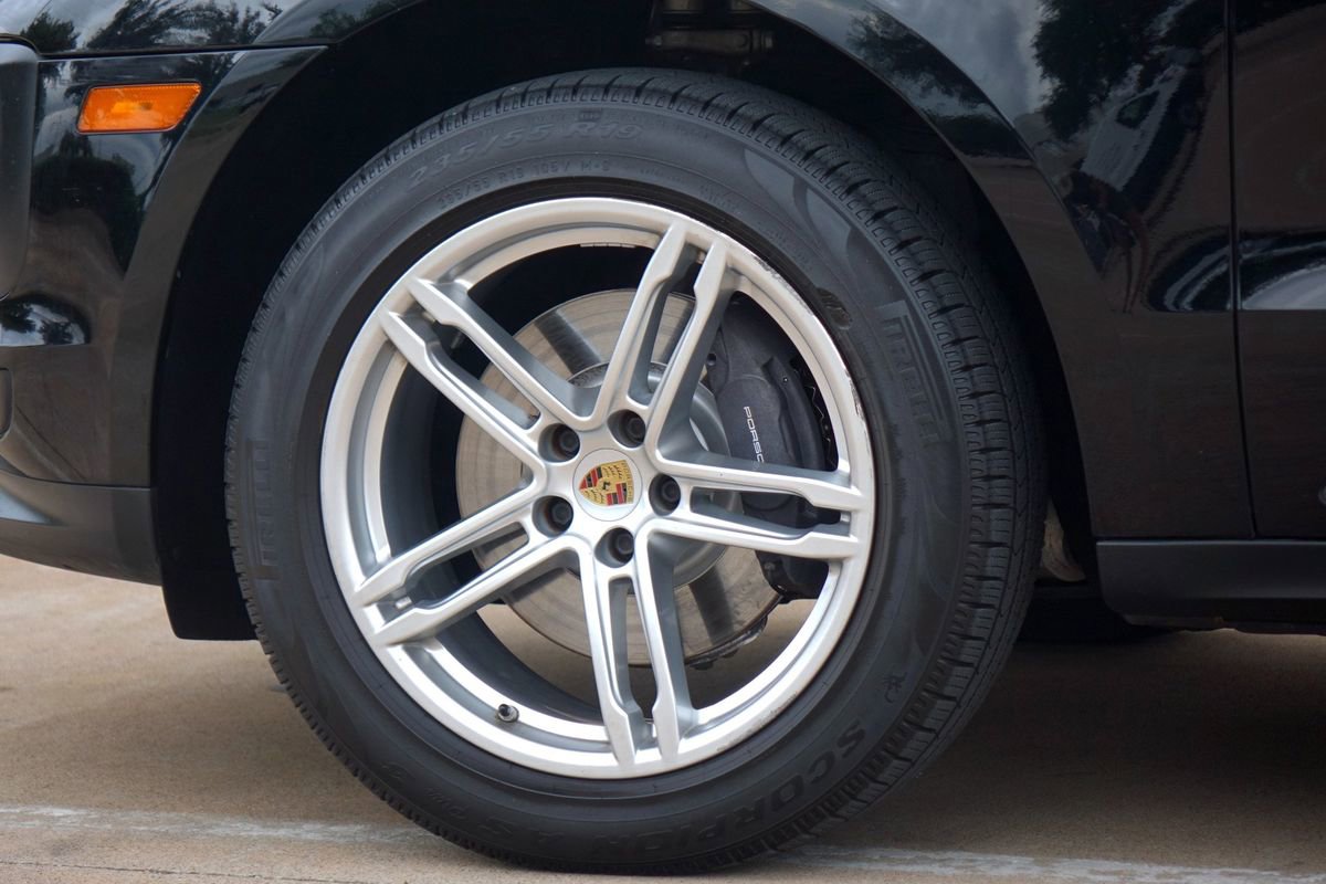 Used 2019 Porsche Macan AWD/4WD image 25