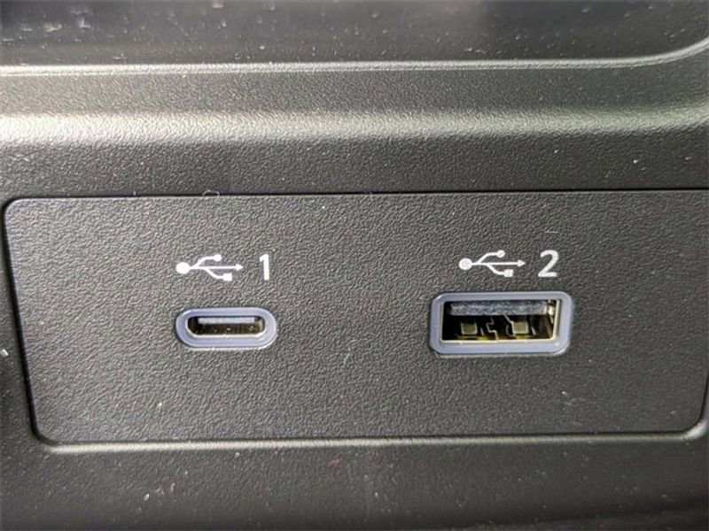 New 2023 Nissan Ariya AWD image 24