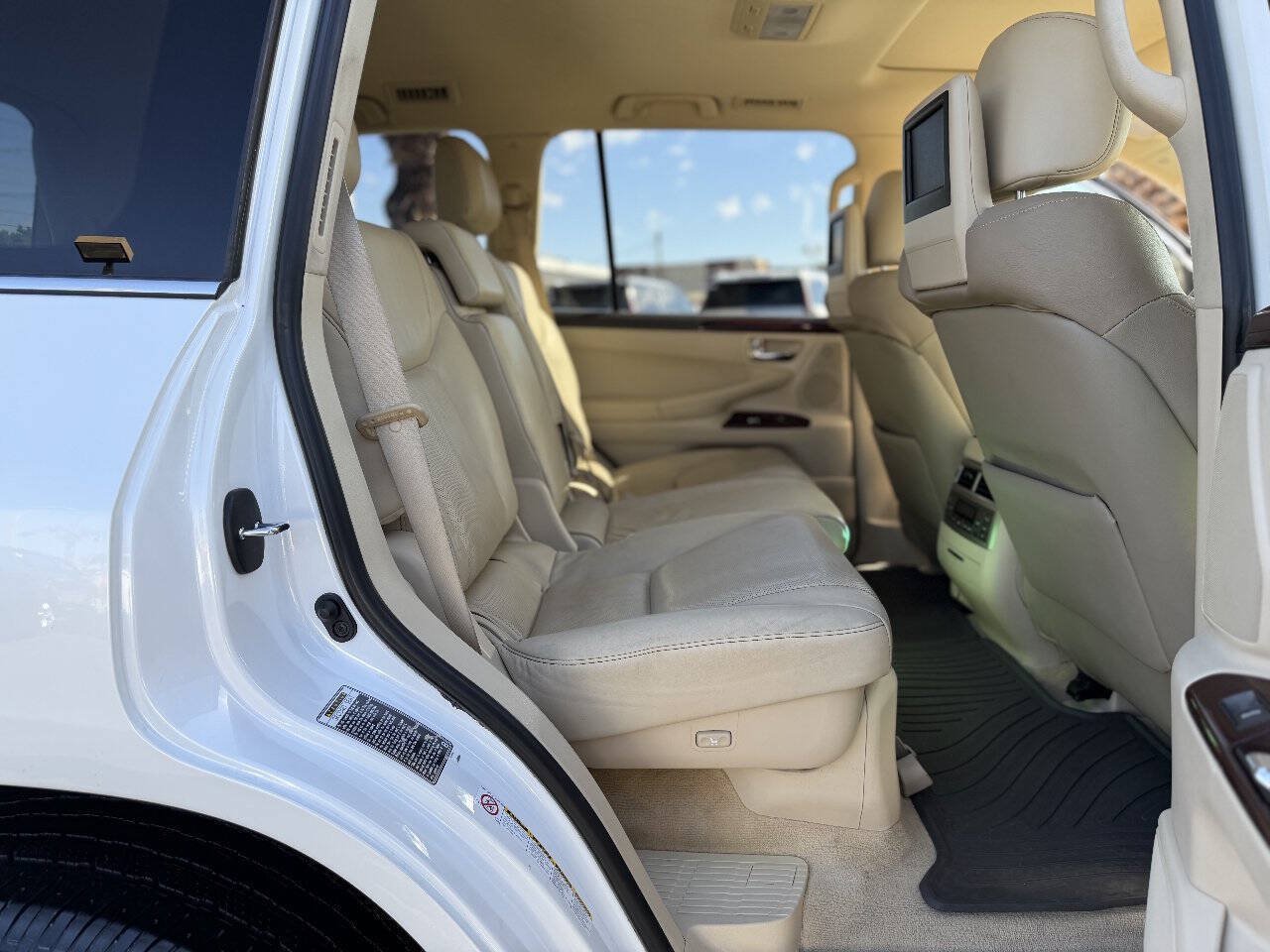 Used 2015 Lexus LX 570 4WD image 9