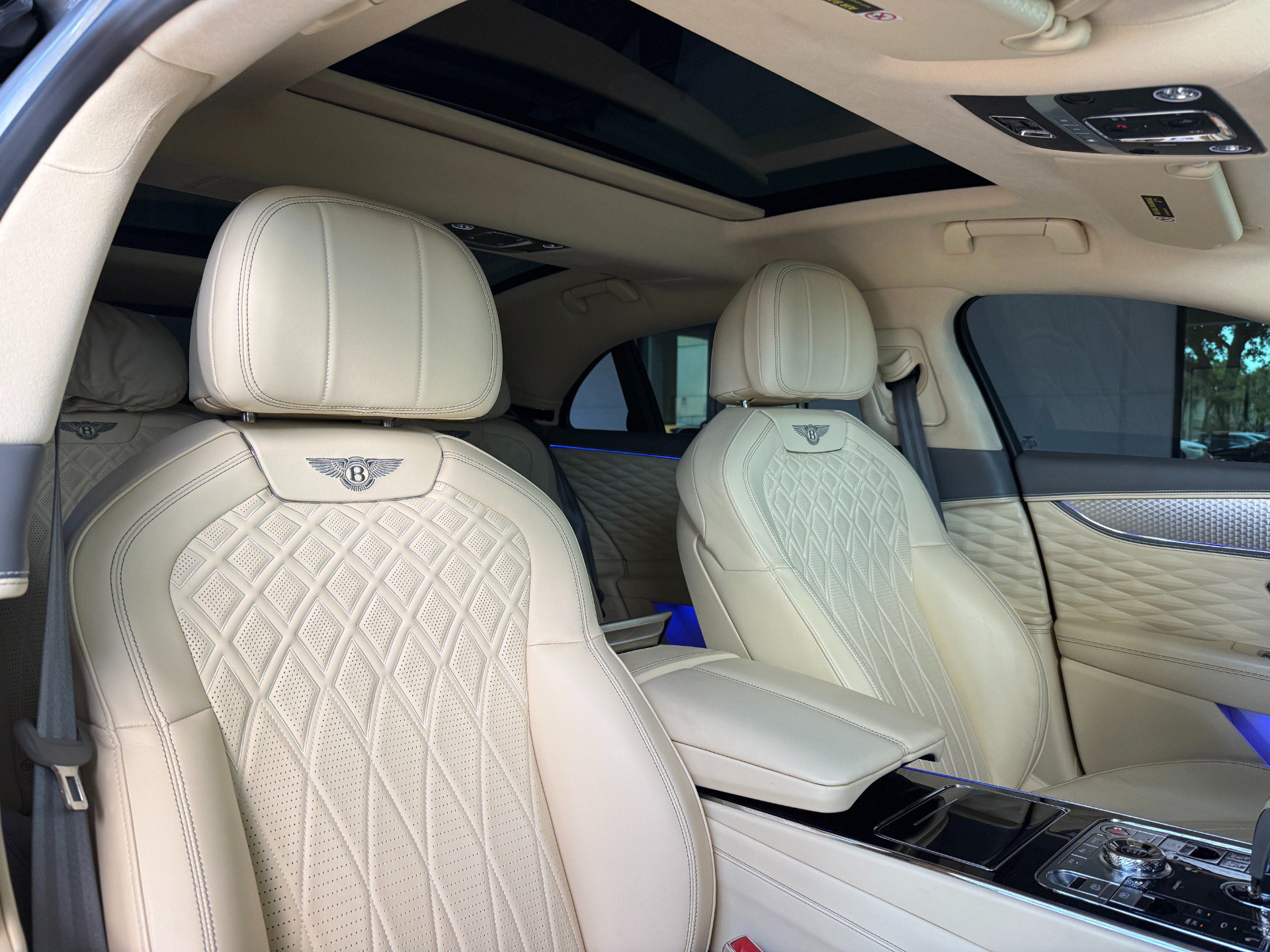 Used 2023 Bentley Flying Spur V8 AWD/4WD image 33