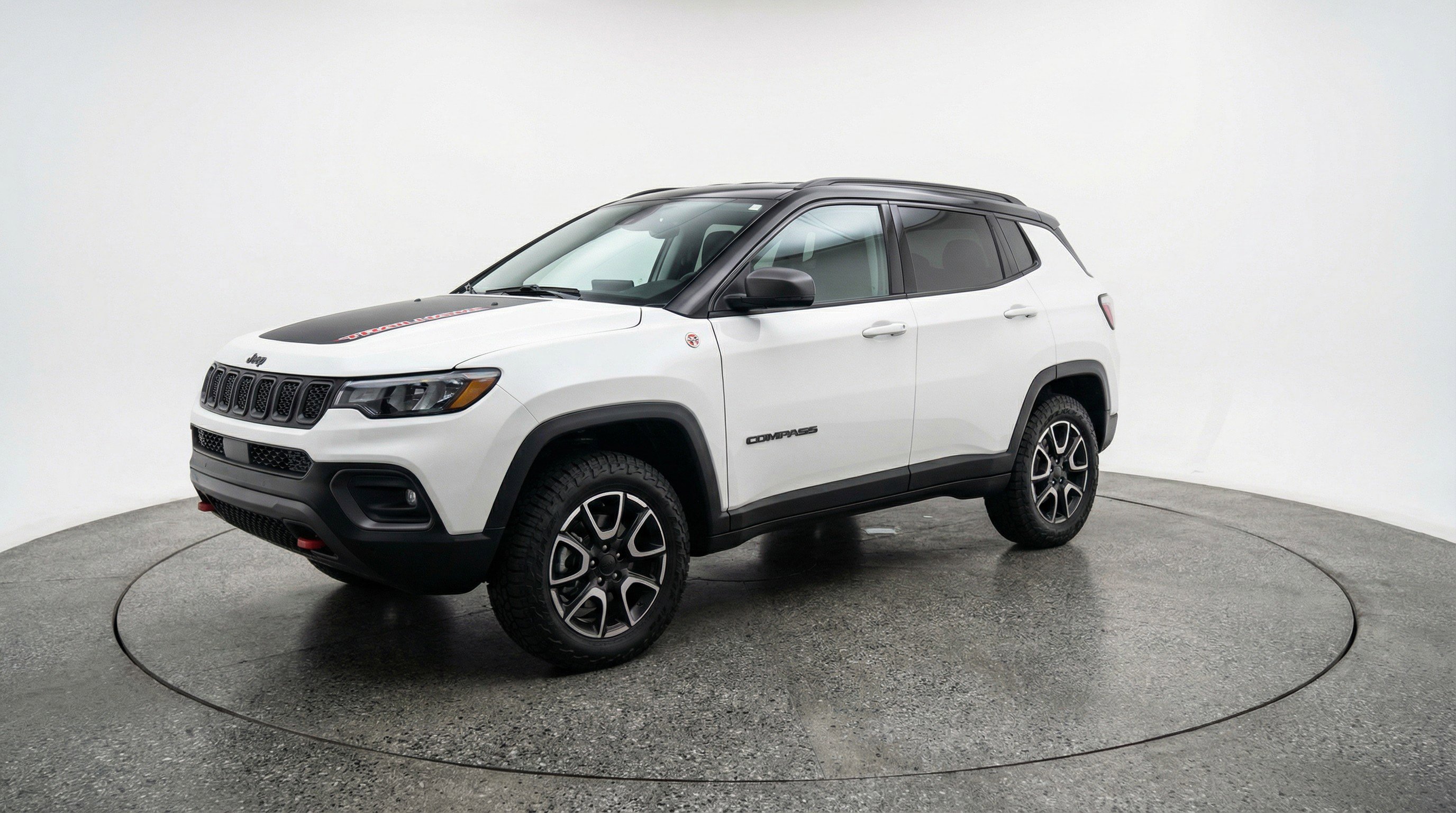 Used 2025 Jeep Compass Trailhawk AWD/4WD image 3