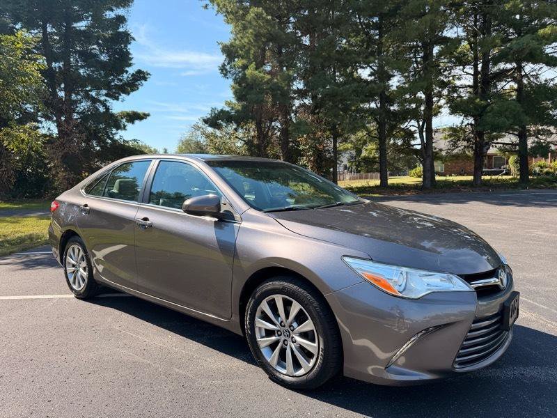 Used 2015 Toyota Camry XLE w/ Moonroof Package FWD image 4