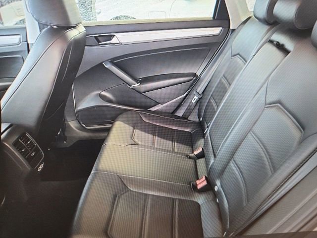 Used 2019 Volkswagen Passat 2.0T Wolfsburg FWD image 8