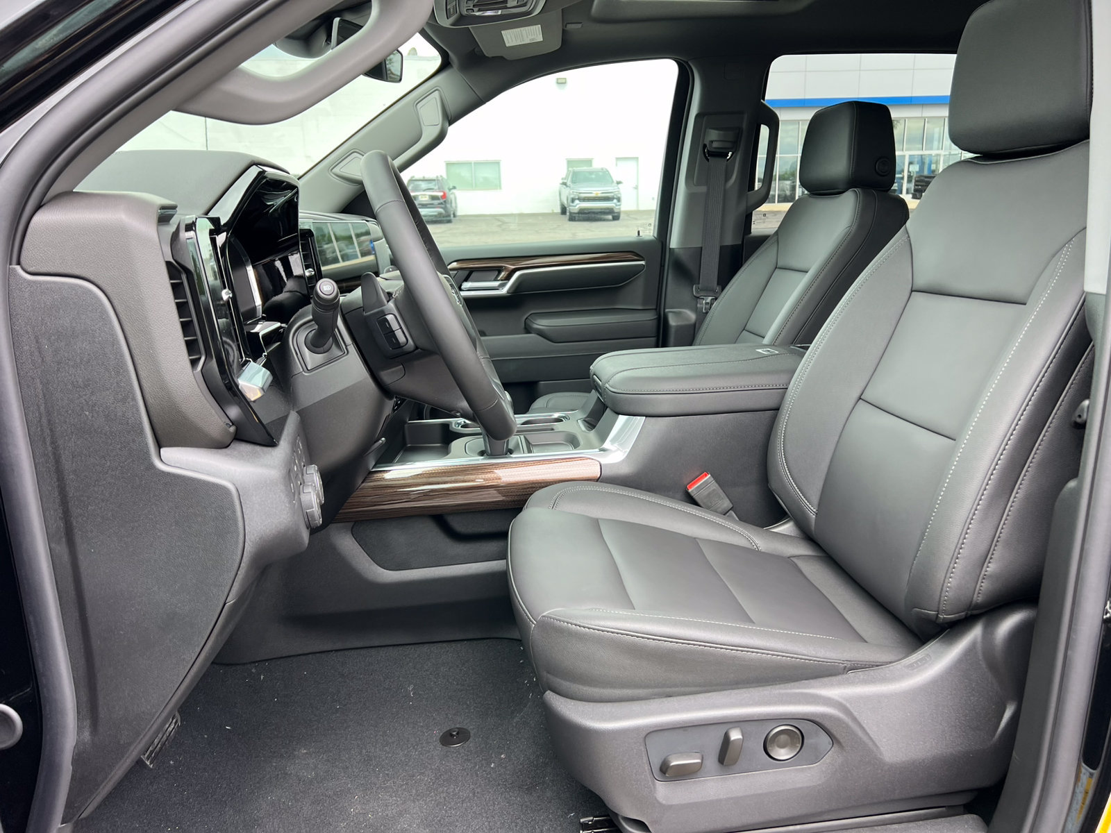New 2026 Chevrolet Silverado 1500 RST w/ RST All Star Premium Package AWD/4WD image 4