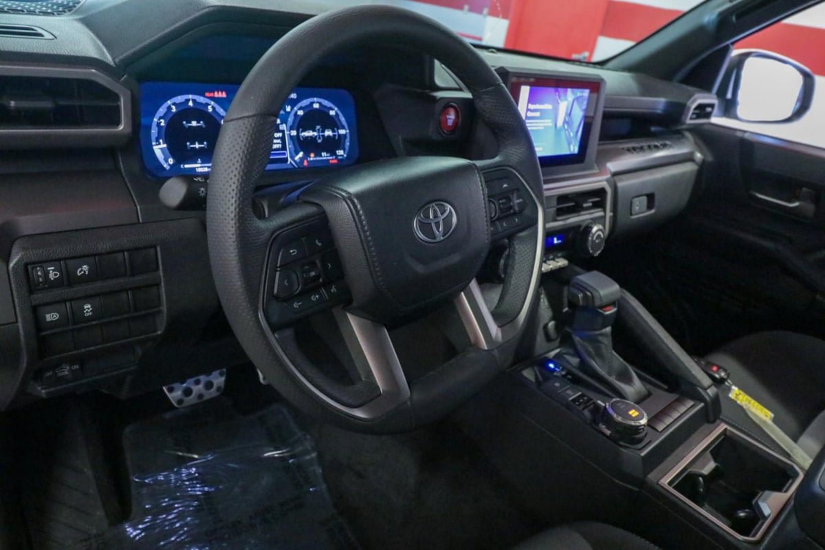 Used 2025 Toyota Tacoma TRD Sport AWD/4WD image 11