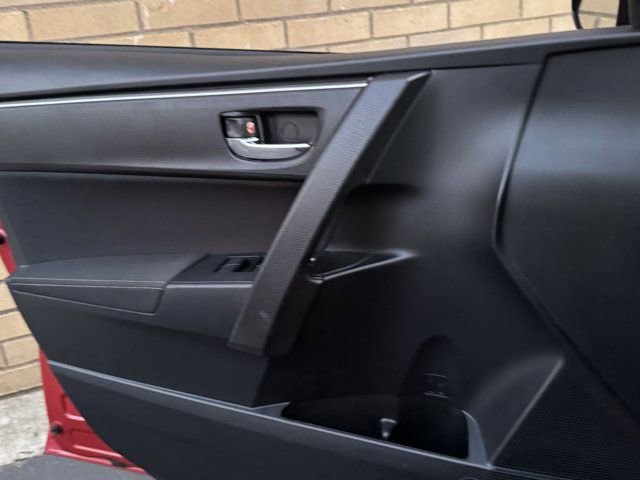 Used 2018 Toyota Corolla LE FWD image 18