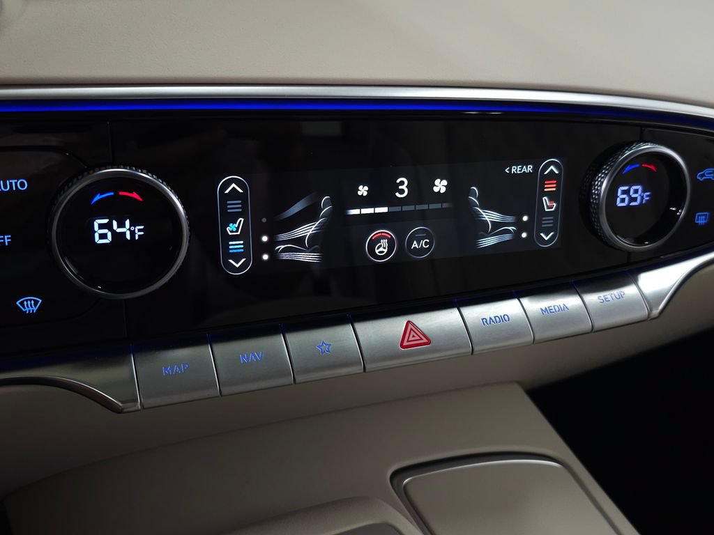 Used 2024 Genesis GV70 3.5T Sport w/ Sport Advanced Package AWD/4WD image 34