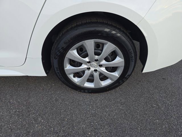 Used 2021 Toyota Corolla LE image 29