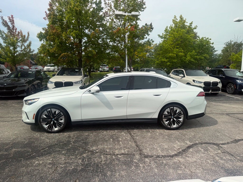 Used 2024 BMW 530i xDrive w/ Premium Package AWD/4WD image 7