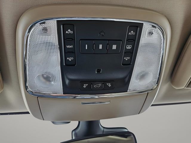 Used 2018 Jeep Grand Cherokee Overland image 32