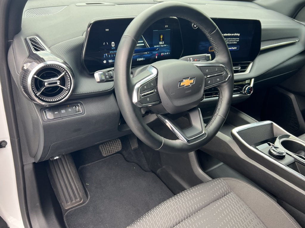 Used 2026 Chevrolet Equinox LT AWD/4WD image 19