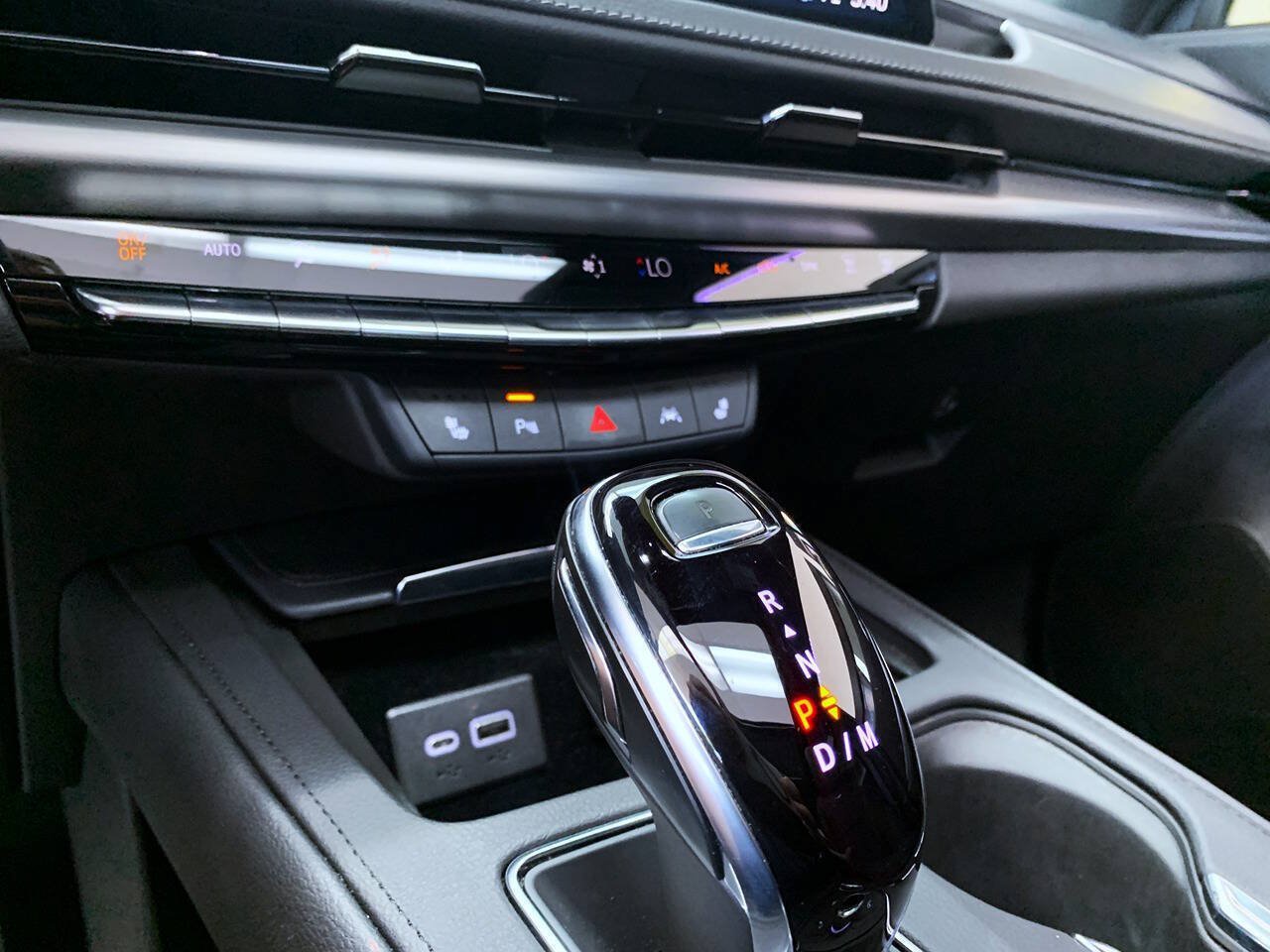 Used 2024 Cadillac XT4 Premium Luxury w/ Cold Weather Package AWD/4WD image 16