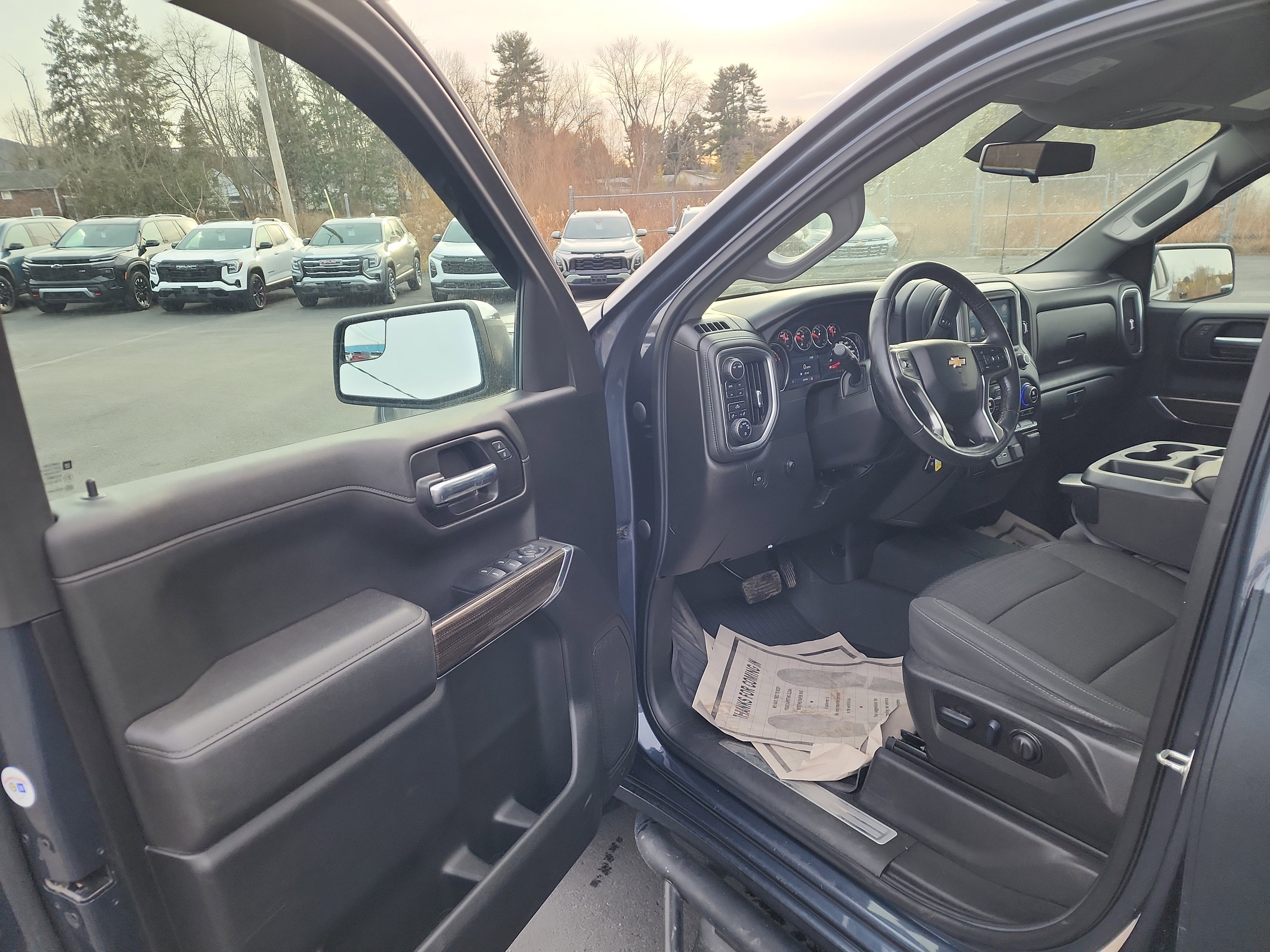 Used 2022 Chevrolet Silverado 1500 LT image 10