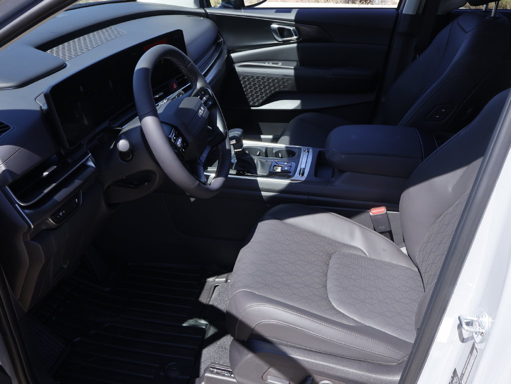 New 2027 Kia Carnival SX w/ Dark Edition Package FWD image 26