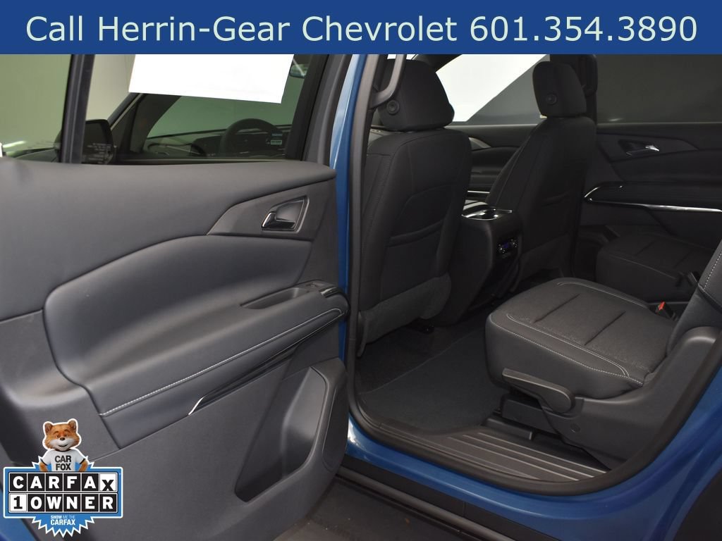 Used 2025 Chevrolet Traverse LT FWD image 14