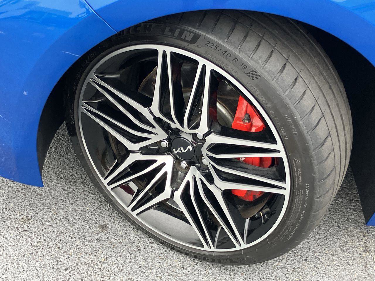 Used 2022 Kia Stinger GT1 RWD image 9