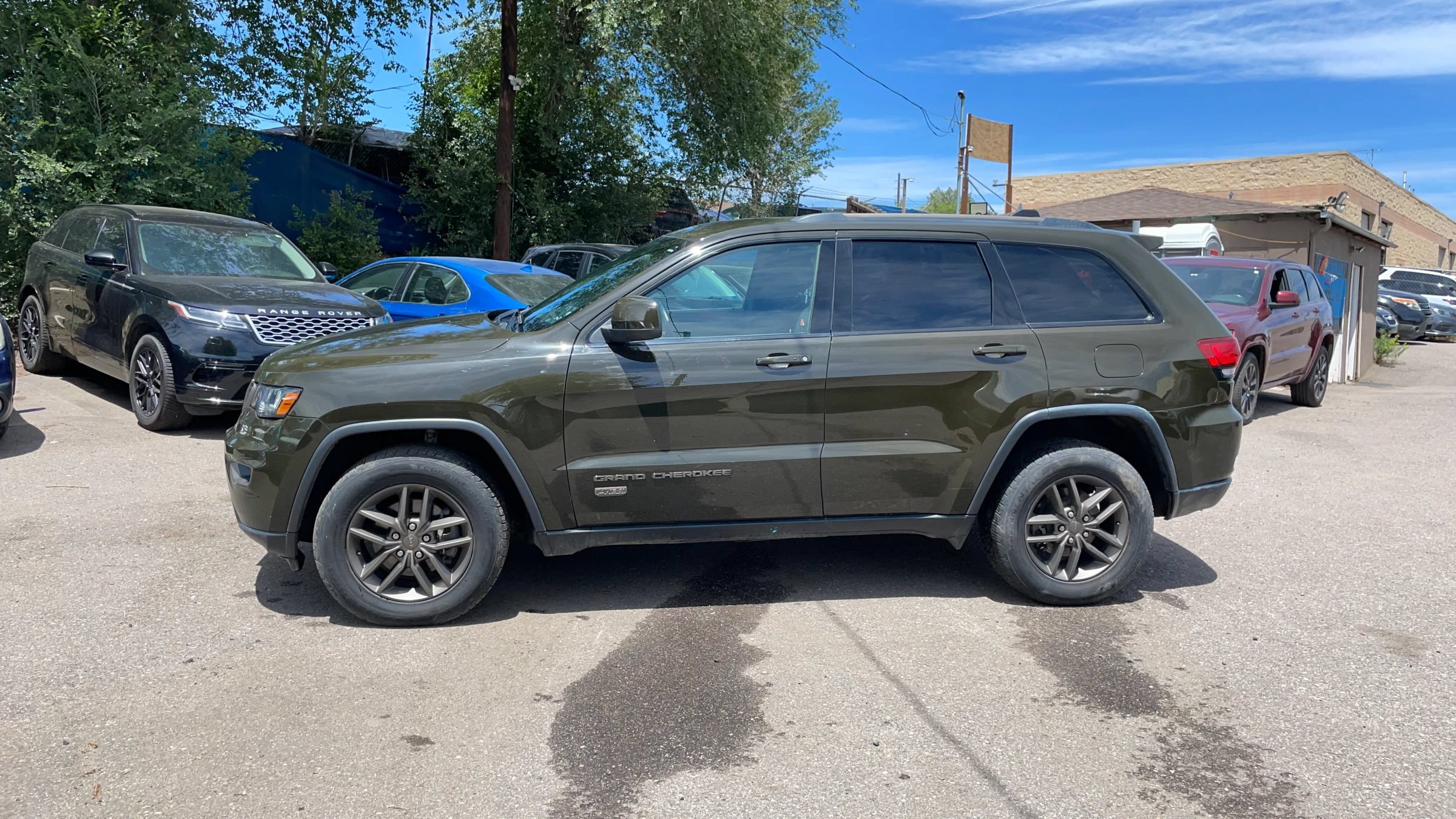 Used 2016 Jeep Grand Cherokee Laredo 75th Anniversary AWD/4WD image 3