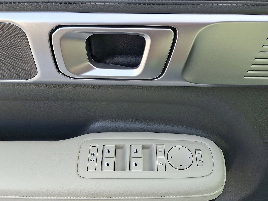 Used 2025 Hyundai Santa Fe SEL image 10