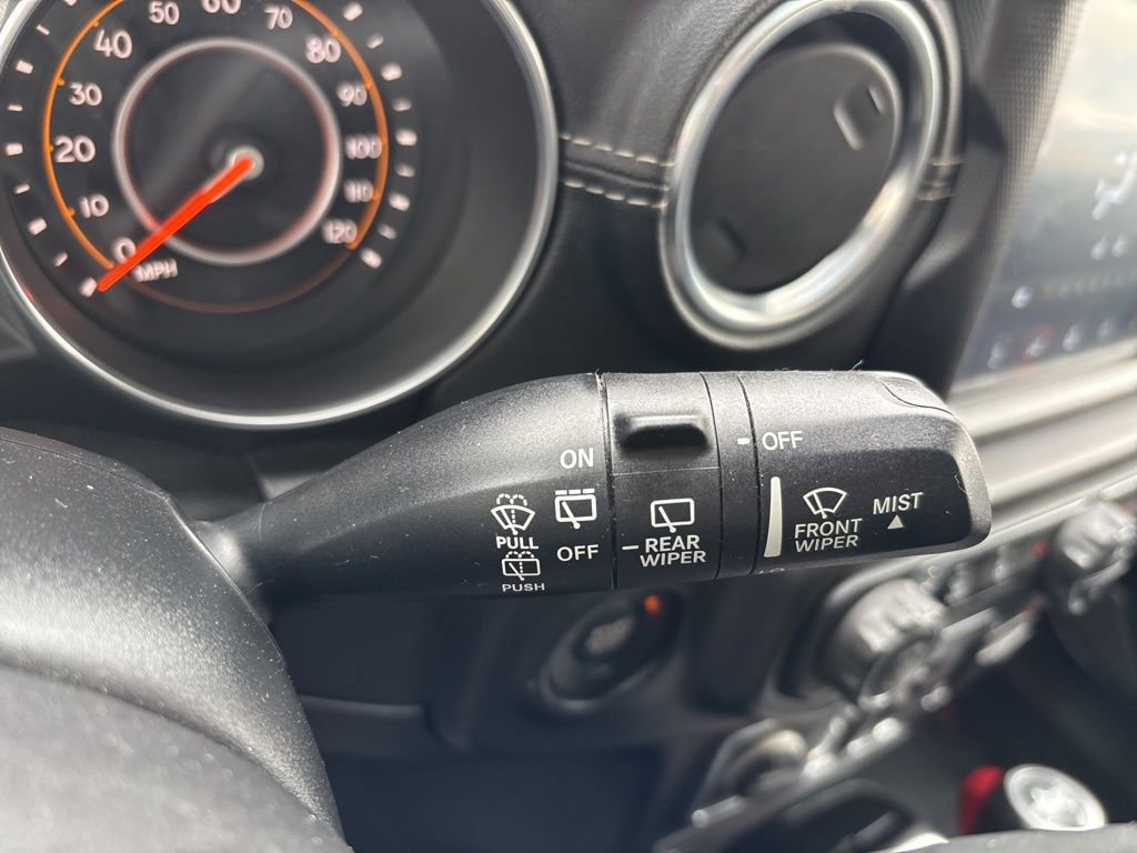 Used 2018 Jeep Wrangler Unlimited Sahara w/ Uconnect 4C Nav & Sound Group image 21