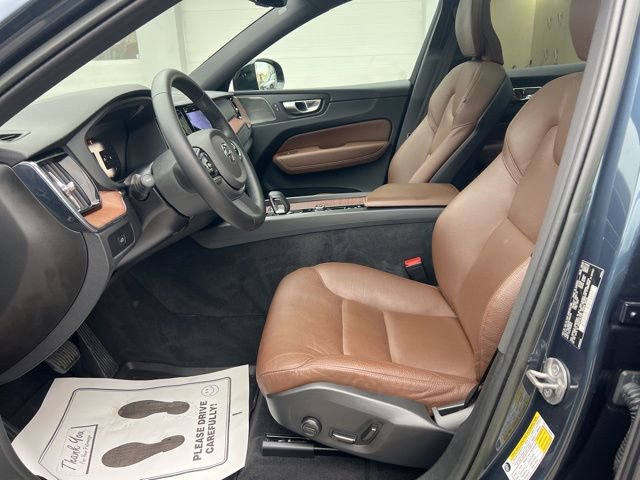 Certified 2023 Volvo XC60 B5 Plus w/ Climate Package image 28