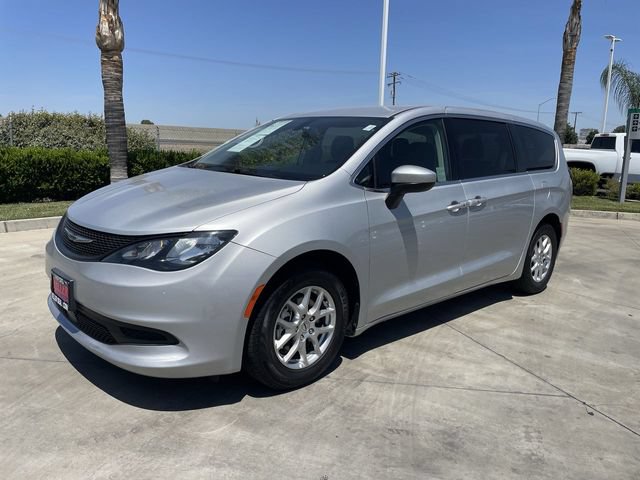 Used 2022 Chrysler Voyager LX FWD image 1
