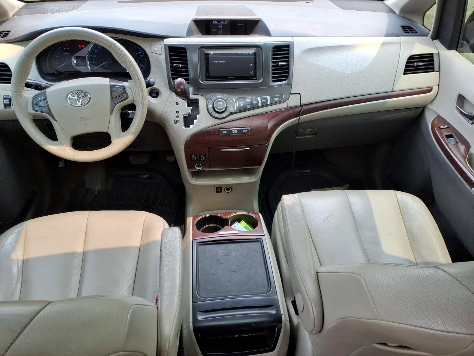 Used 2013 Toyota Sienna XLE FWD image 7
