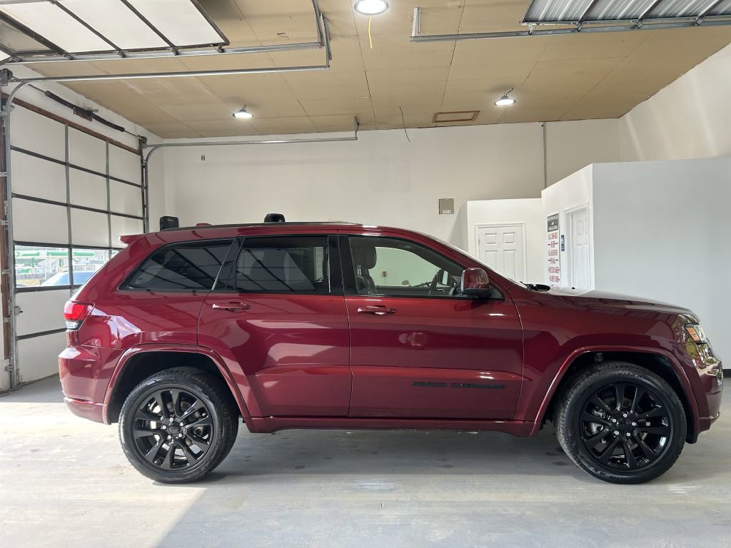 Used 2019 Jeep Grand Cherokee Altitude image 2