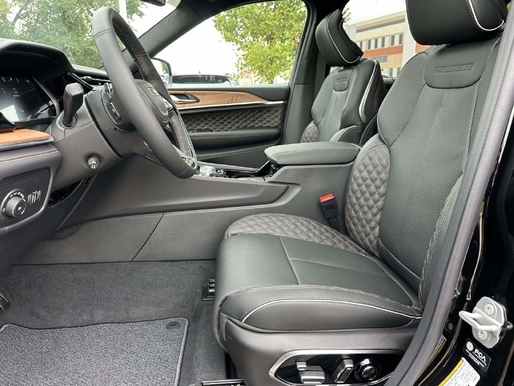 New 2027 Jeep Grand Cherokee Summit AWD/4WD image 14
