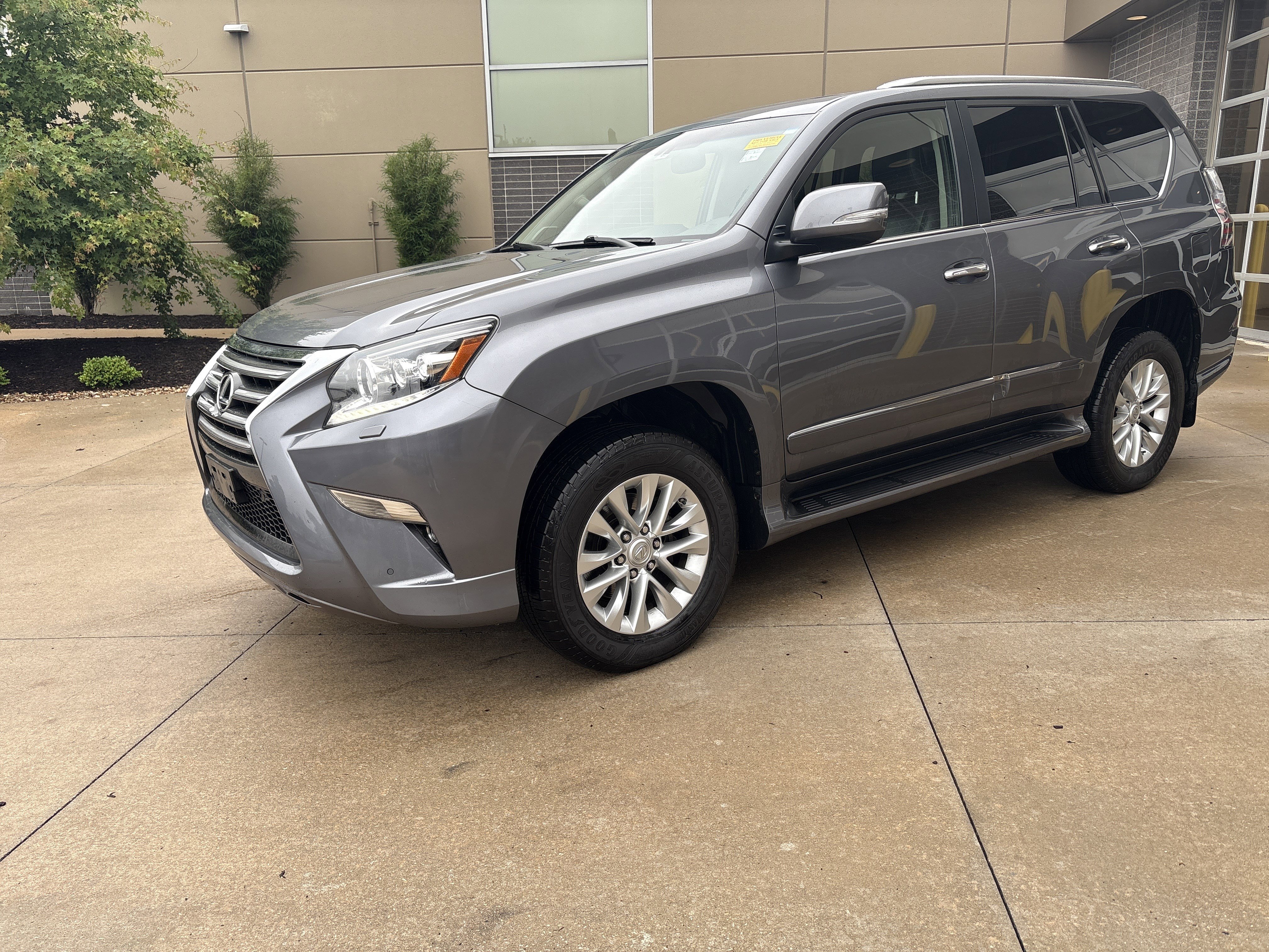 Used 2016 Lexus GX 460 w/ Premium Package AWD/4WD image 5